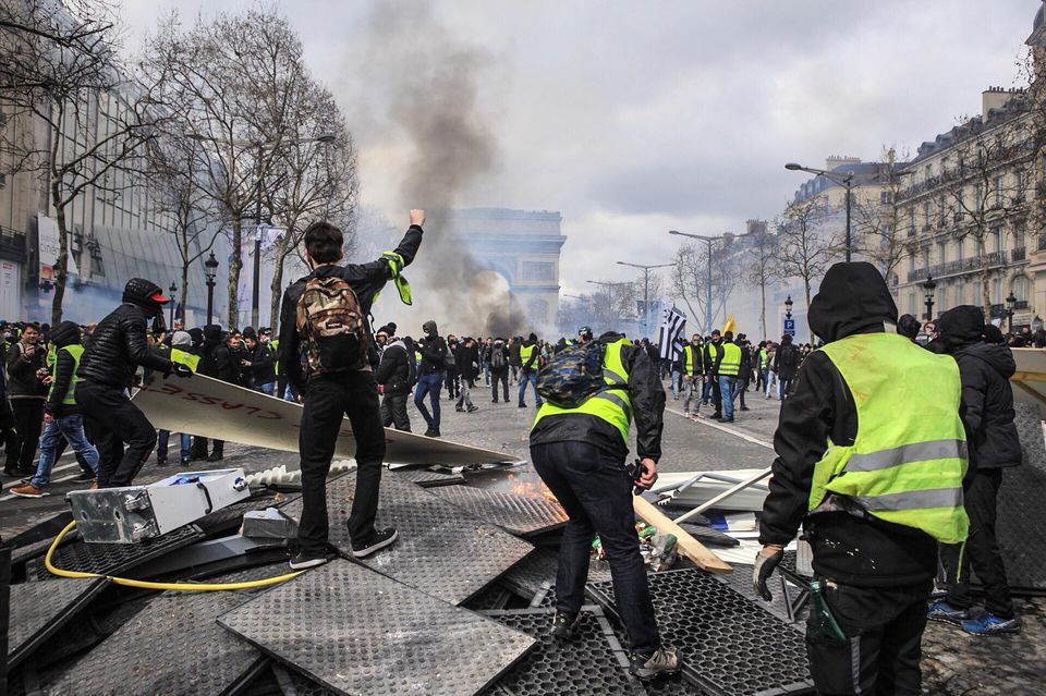 France échauffourées à Paris Dans La Manifestation De